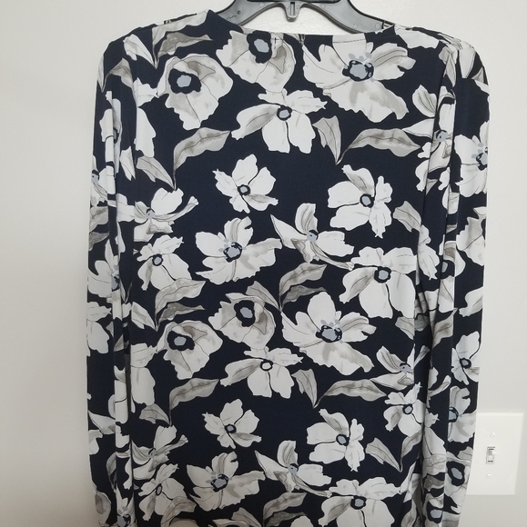 Blouses - Picture 10 of 16